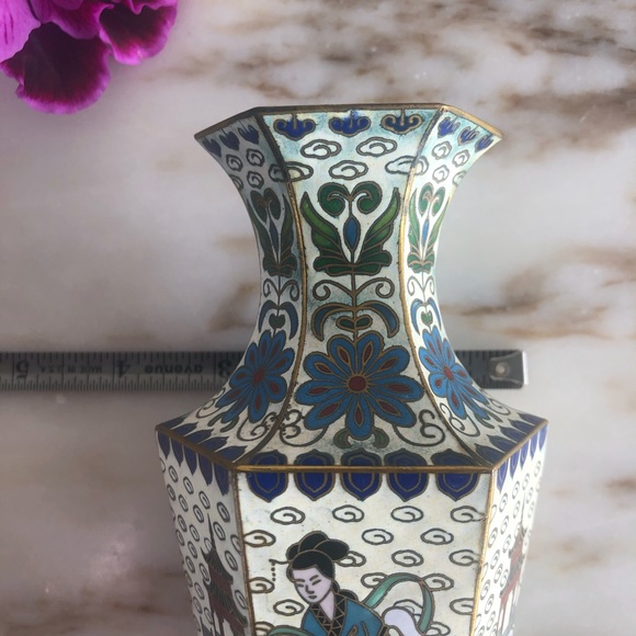 SOLD Vintage | Small Enamel Cloisonne Vase - Picture 10 of 11
